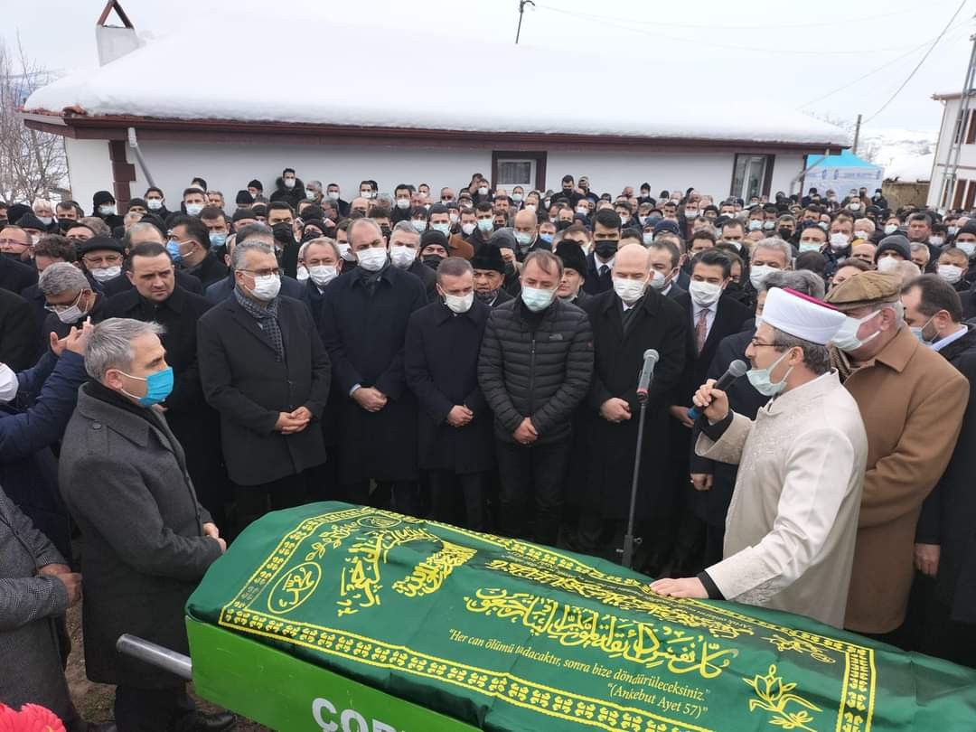 Bakan Soylu, AK Partili Ceylan’ın babasının cenazesine katıldı