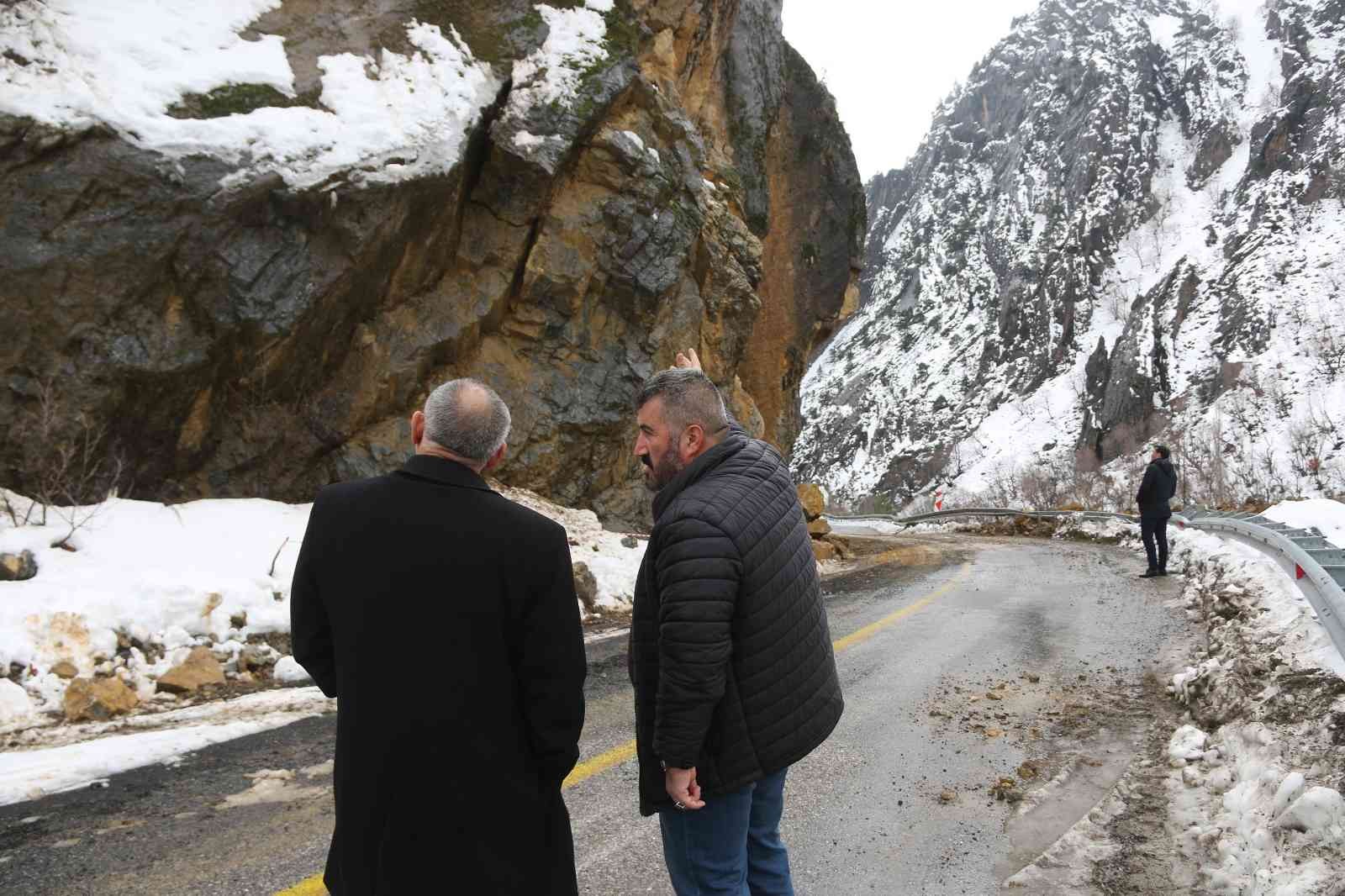 Başkan Öztürk heyelan bölgesinde incelemelerde bulundu