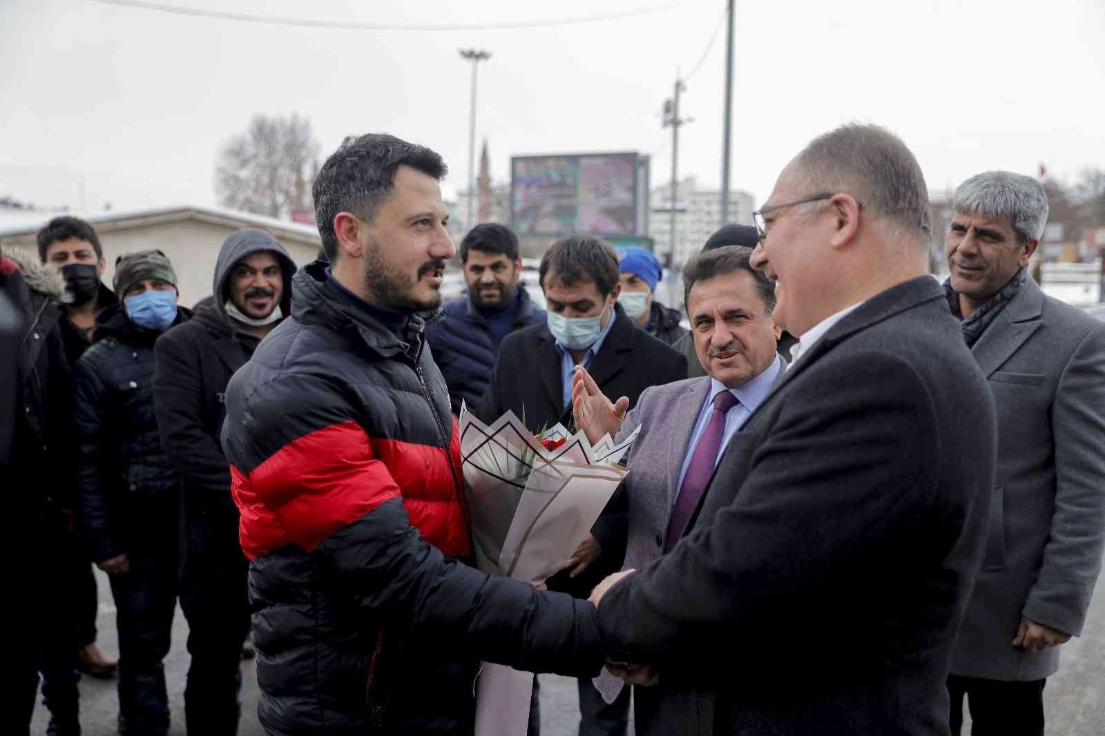 Başkan zam yaptı, işçiler böyle teşekkür etti