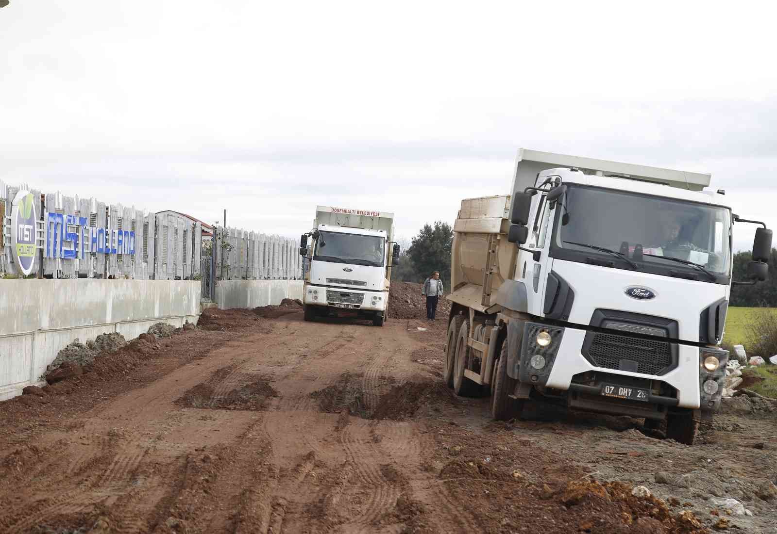 Döşemealtı Belediyesinden yol yapım çalışması