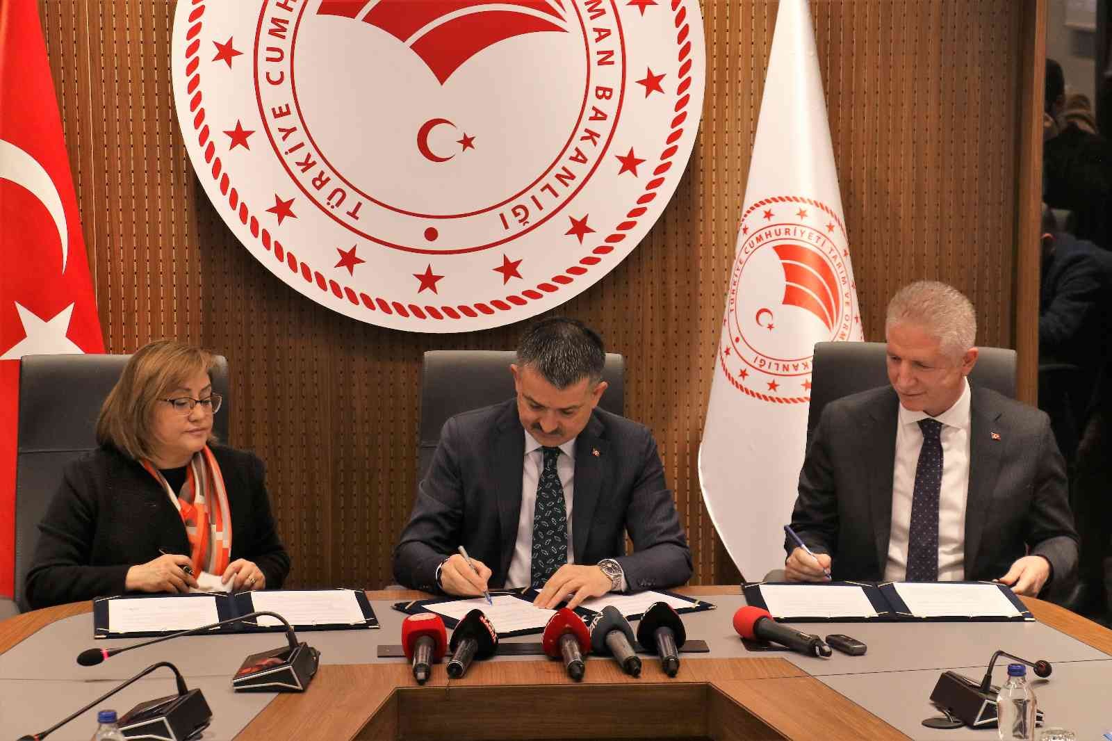 Tarım ve Orman Bakanlığı, TBB ve Gaziantep Büyükşehir Belediyesi arasında Aşılama Protokolü imzalandı